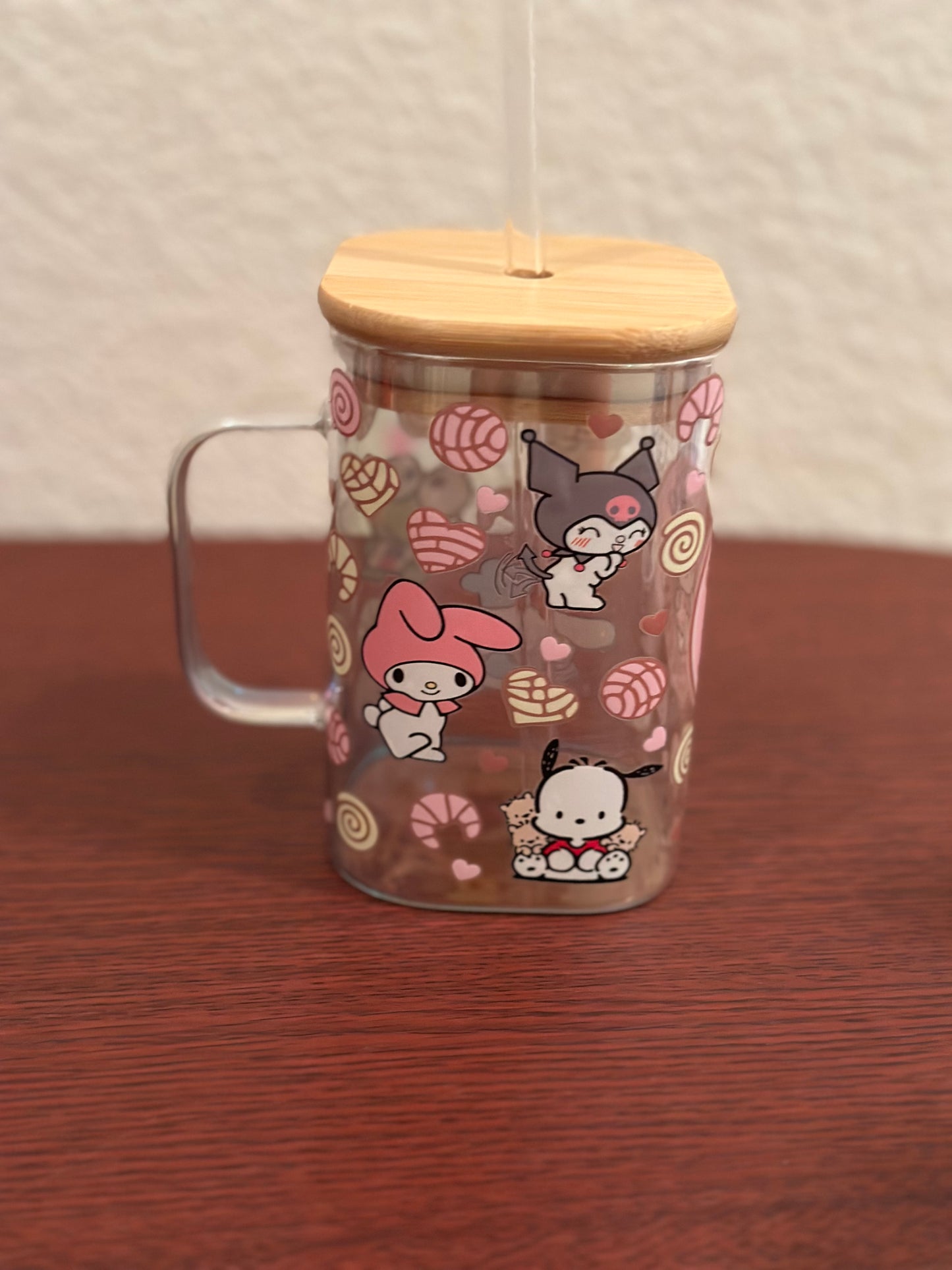 Hello Kitty & friends cafecito y chisme 20oz square glass cup